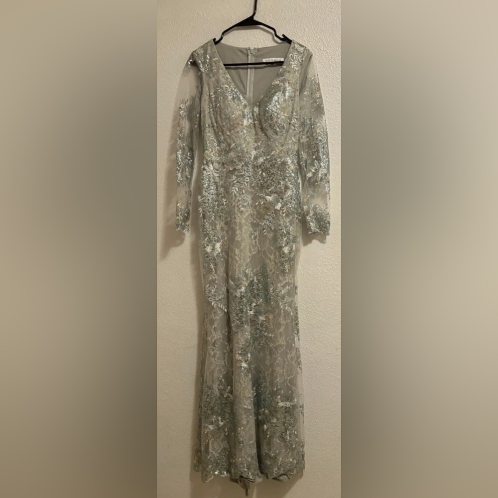 *Mac Duggal Embellished V-neck Illusion Long Sleeve Gown in Seamist Size 4C - Picture 4 of 8